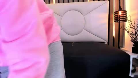 natzuki_ online show from March 20, 2026, 11:26 am