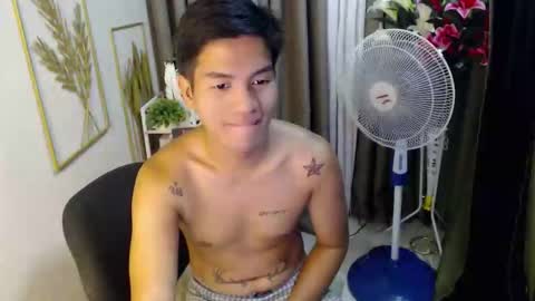 Snapshot of naughty_angelo chatting on April 17, 2026, 4:43 pm naughty_angelo online show from April 17, 2026, 4:43 pm
