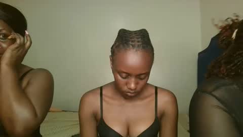 Snapshot of naughty_ellaa chatting on September 19, 2025, 1:07 am naughty_ellaa online show from September 19, 2025, 1:07 am