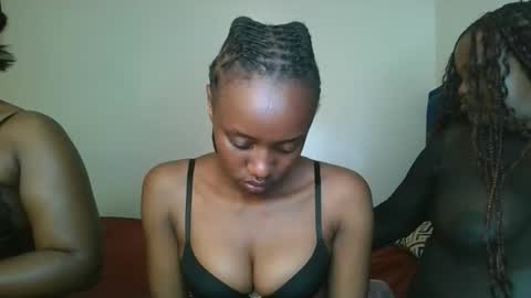 Snapshot of naughty_ellaa chatting on September 24, 2025, 6:22 pm naughty_ellaa online show from September 24, 2025, 6:22 pm