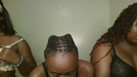 Snapshot of naughty_ellaa chatting on September 25, 2025, 6:44 pm naughty_ellaa online show from September 25, 2025, 6:44 pm