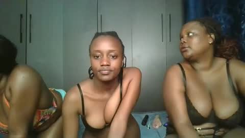 Snapshot of naughty_ellaa chatting on October 10, 2025, 7:02 pm naughty_ellaa online show from October 10, 2025, 7:02 pm