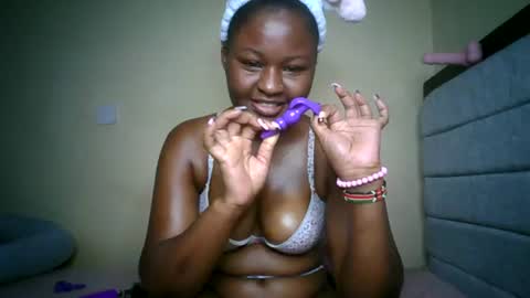 Snapshot of naughtybrownny chatting on June 24, 2026, 10:14 am MUMU online show from June 24, 2026, 10:14 am