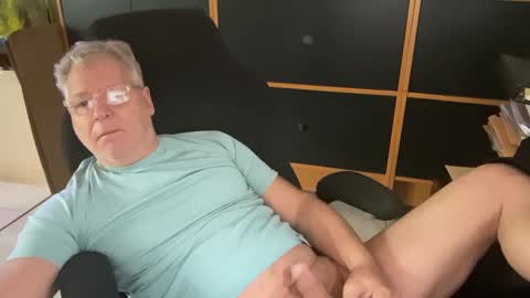 Snapshot of naughtydaddyla chatting on March 1, 2025, 6:43 pm naughtydaddyla online show from March 1, 2025, 6:43 pm