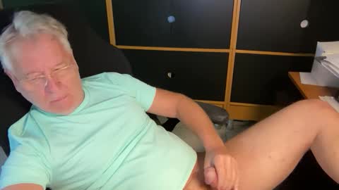 naughtydaddyla online show from April 18, 2026, 7:18 pm