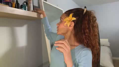 Arantxa online show from December 15, 2025, 4:22 pm