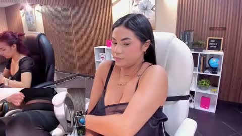         online show from November 7, 2025, 7:58 pm