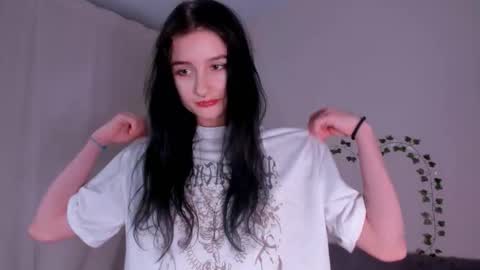 Snapshot of naya_mirel chatting on February 26, 2026, 3:00 pm Kira online show from February 26, 2026, 3:00 pm