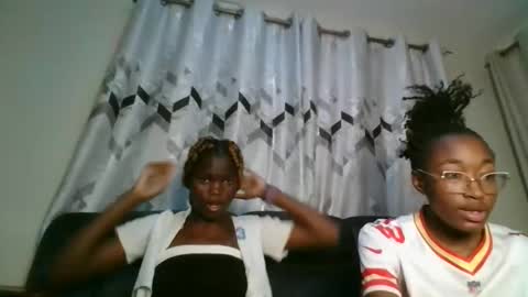 nayela_ online show from February 22, 2026, 11:09 am