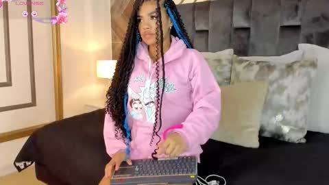 Snapshot of naylagrey chatting on October 6, 2025, 11:40 am online show from October 6, 2025, 11:40 am