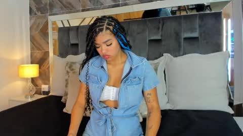 Snapshot of naylagrey chatting on October 8, 2025, 11:30 am online show from October 8, 2025, 11:30 am