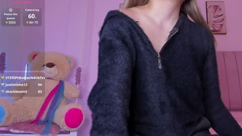 Snapshot of nebbulosa_ chatting on December 12, 2024, 2:26 am Emma online show from December 12, 2024, 2:26 am