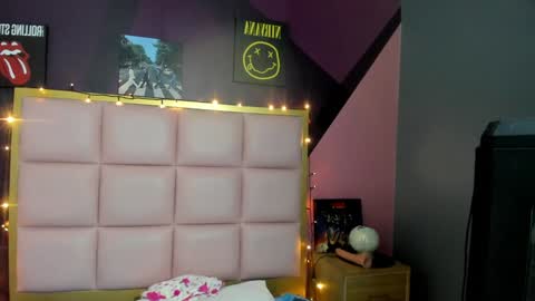 Snapshot of nebuvillalba chatting on December 19, 2024, 11:14 pm Nebu latina online show from December 19, 2024, 11:14 pm