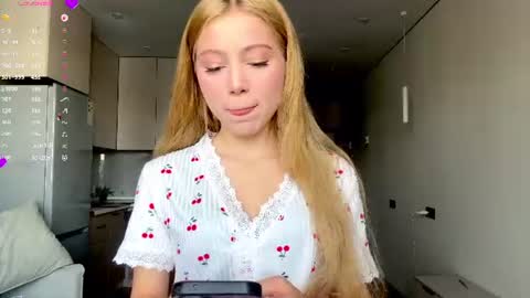 Snapshot of necolezhuang chatting on July 17, 2026, 7:37 am Necole online show from July 17, 2026, 7:37 am