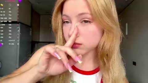 Snapshot of necolezhuang chatting on July 19, 2026, 5:00 am Necole online show from July 19, 2026, 5:00 am