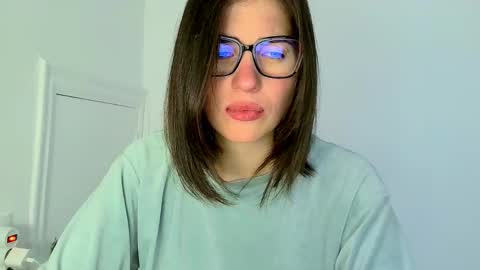 Neferutt online show from November 7, 2025, 10:04 am