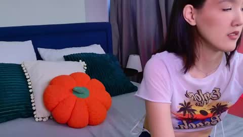 Snapshot of neko_blush chatting on May 2, 2026, 2:11 pm Neko online show from May 2, 2026, 2:11 pm