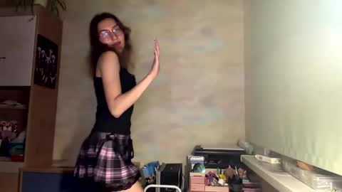 Snapshot of neliamerten chatting on June 1, 2026, 7:15 pm Mia online show from June 1, 2026, 7:15 pm