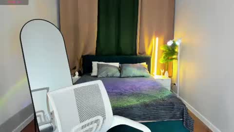Snapshot of nelie_evans chatting on June 14, 2026, 5:15 pm nelie_evans online show from June 14, 2026, 5:15 pm