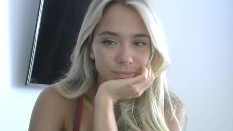 nelly_fortu online show from April 18, 2026, 10:19 am