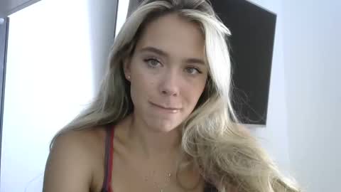 Snapshot of nelly_fortu chatting on May 9, 2026, 10:53 am nelly_fortu online show from May 9, 2026, 10:53 am