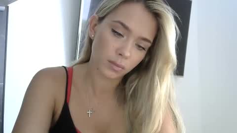 Snapshot of nelly_fortu chatting on May 22, 2026, 11:05 am nelly_fortu online show from May 22, 2026, 11:05 am