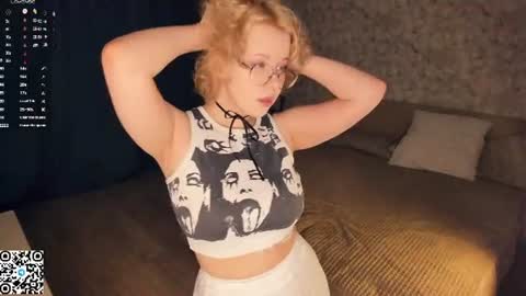 Snapshot of nelly_gloss chatting on June 21, 2026, 7:44 am nelly_gloss online show from June 21, 2026, 7:44 am