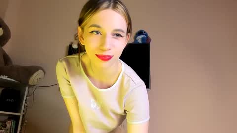 nelly_yy online show from January 27, 2025, 4:22 pm