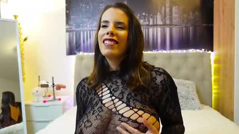 Snapshot of nenette_love chatting on May 4, 2026, 7:21 pm Nenette online show from May 4, 2026, 7:21 pm