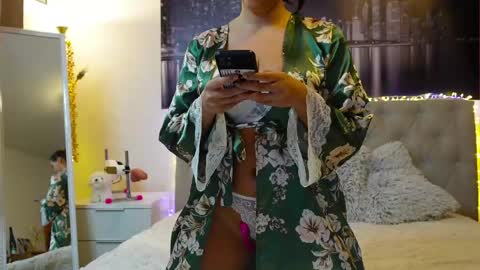 Snapshot of nenette_love chatting on May 15, 2026, 5:42 pm Nenette online show from May 15, 2026, 5:42 pm