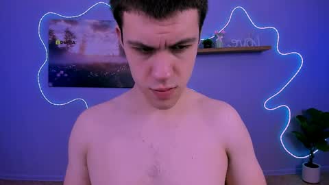 neo_raze_ online show from April 16, 2026, 9:39 pm