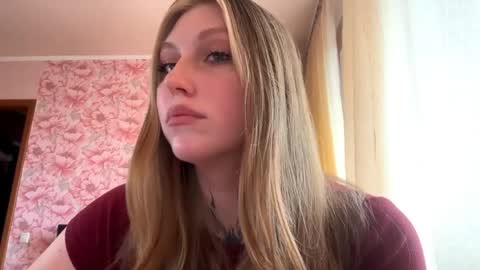 Snapshot of neomimaddern chatting on April 8, 2026, 6:35 am neomimaddern online show from April 8, 2026, 6:35 am