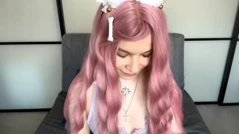 Lori online show from April 12, 2026, 1:27 pm