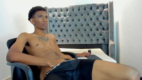 Snapshot of nero_reyd chatting on May 5, 2026, 7:33 pm Nero online show from May 5, 2026, 7:33 pm