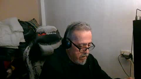 Snapshot of neron401 chatting on April 19, 2026, 8:33 pm neron401 online show from April 19, 2026, 8:33 pm