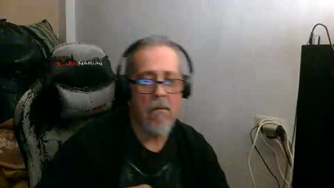 Snapshot of neron401 chatting on May 2, 2026, 10:15 pm neron401 online show from May 2, 2026, 10:15 pm