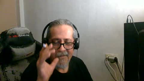 Snapshot of neron401 chatting on May 11, 2026, 10:40 pm neron401 online show from May 11, 2026, 10:40 pm