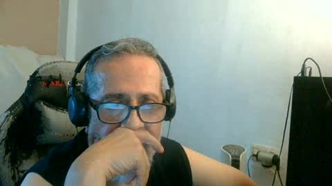 Snapshot of neron401 chatting on July 5, 2026, 4:25 pm neron401 online show from July 5, 2026, 4:25 pm
