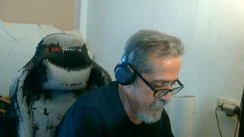 Snapshot of neron401 chatting on July 21, 2026, 3:47 pm neron401 online show from July 21, 2026, 3:47 pm