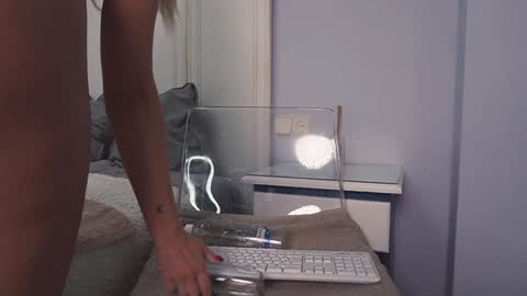 new dee online show from February 1, 2025, 12:05 pm