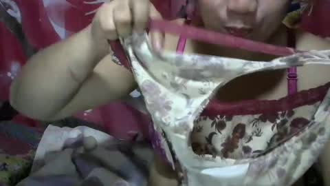 Snapshot of new_lady24 chatting on February 4, 2025, 12:51 am new_lady24 online show from February 4, 2025, 12:51 am