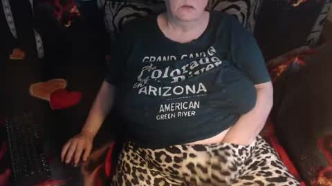 Snapshot of new_milf chatting on July 6, 2026, 5:59 pm Lilly online show from July 6, 2026, 5:59 pm