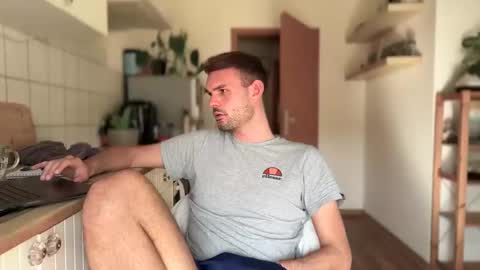 Snapshot of newbief chatting on March 8, 2025, 12:30 pm Finnr online show from March 8, 2025, 12:30 pm