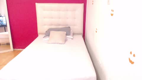 nextdoor_fantasy online show from December 12, 2024, 1:49 pm