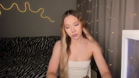 Mina online show from December 6, 2024, 12:49 pm