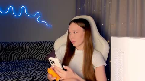 Mina online show from December 2, 2025, 12:32 pm