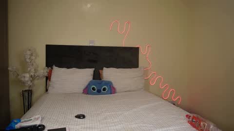 kikiNiaAria online show from December 23, 2024, 11:47 am