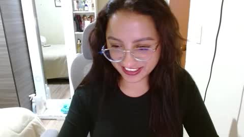 Snapshot of nia_cop chatting on December 16, 2025, 11:43 pm Dani online show from December 16, 2025, 11:43 pm