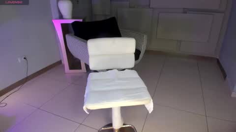 SQUIRTER DOLL    online show from December 13, 2025, 8:04 pm