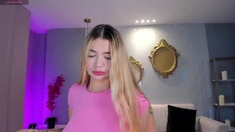 Snapshot of niaholland chatting on April 20, 2026, 5:37 pm SQUIRTER DOLL online show from April 20, 2026, 5:37 pm